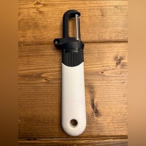 Vtg EKCO Y PEELER White Black 6" Long Plastic Handle Vegetable Peeler Corer